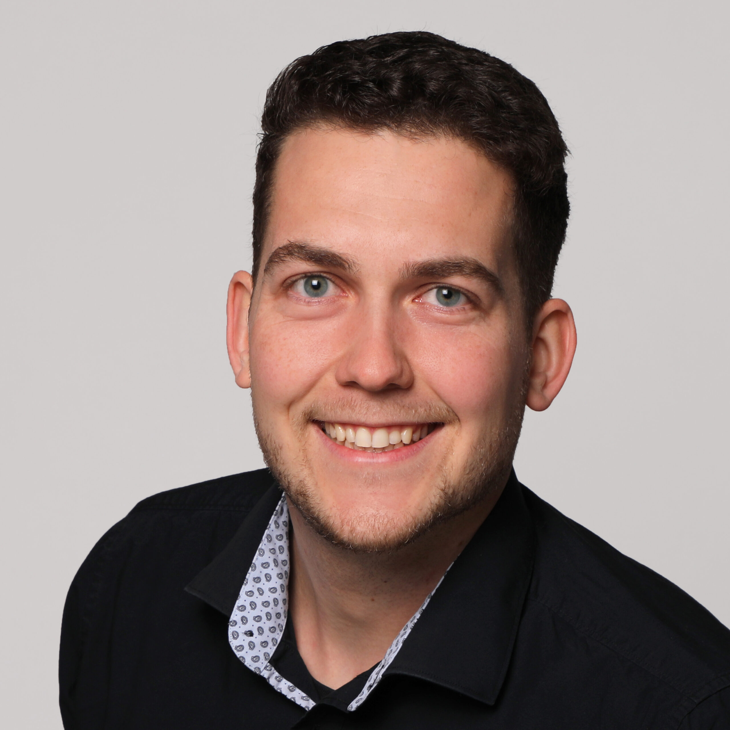 Porträt von Dominik Herrmann, Mitarbeiter der Gossweiler Ingenieure AG.